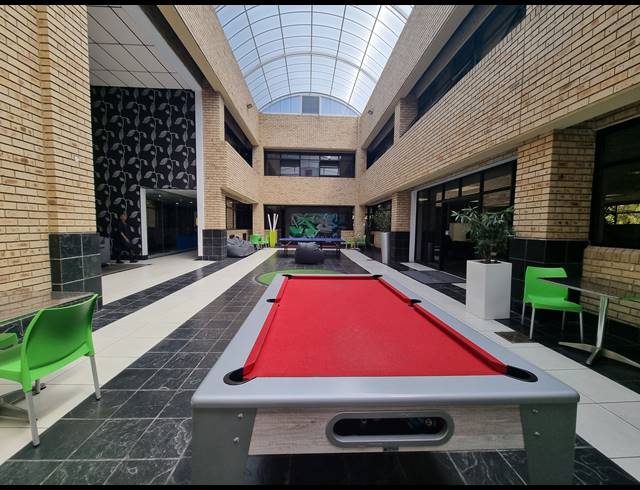 1,832M² OFFICE FOR SALE IN WOODMEAD